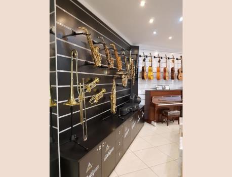 آیا برای یادگیری باید یک گیتار ارزان بخرید